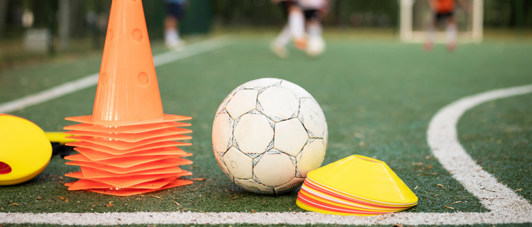 Grupo Do Jogo De Bola Bola Das Crianças Do Esporte E Dos Jogos