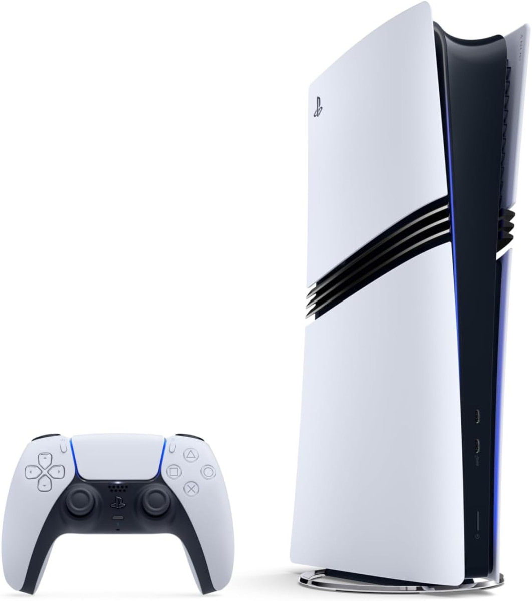 Console PlayStation 5 Pro com SSD 2TB e controle DualSense branco Imagem do console PlayStation 5 Pro na cor branca, com SSD de 2TB e controle sem fio DualSense posicionado à frente.