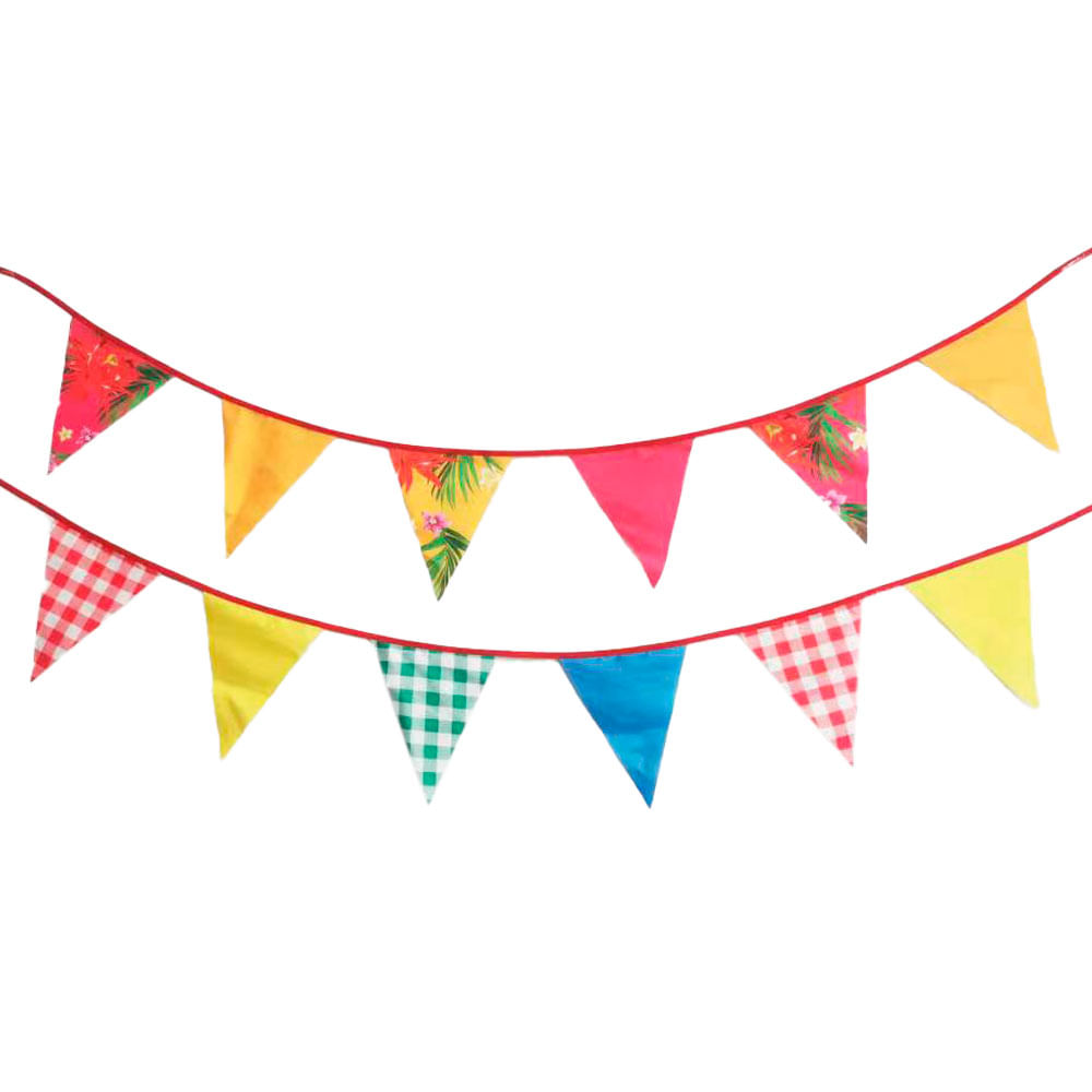 Varal com bandeirinhas de tecido em formato triangular, com estampas xadrez, florais e cores vivas, ideal para decoração de festa junina.