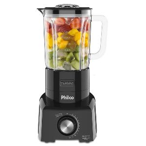 Liquidificador preto com copo transparente e frutas dentro.