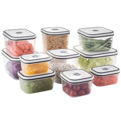 Kit com 10 potes herméticos Electrolux de plástico branco em diferentes tamanhos para armazenar frutas, legumes, grãos e mantimentos.