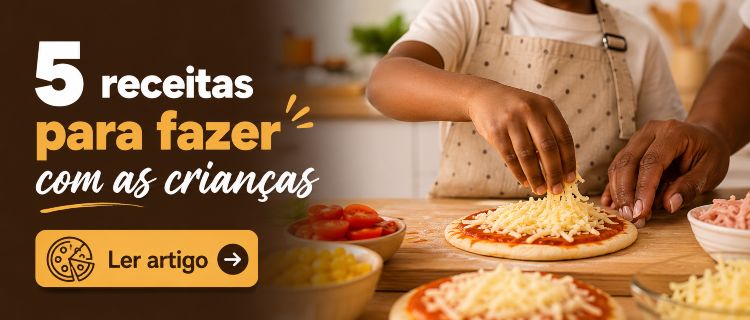 Imagem que ilustra o post com receitas para fazer com crianças, com a imagem de mãos infantis e femininas preparando pizza.